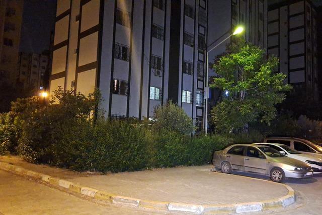7 yaşındaki kızlarının g&ouml;z&uuml; &ouml;n&uuml;nde... Yastıkla y&uuml;z&uuml;n&uuml; kapatıp ateş etmiş 3