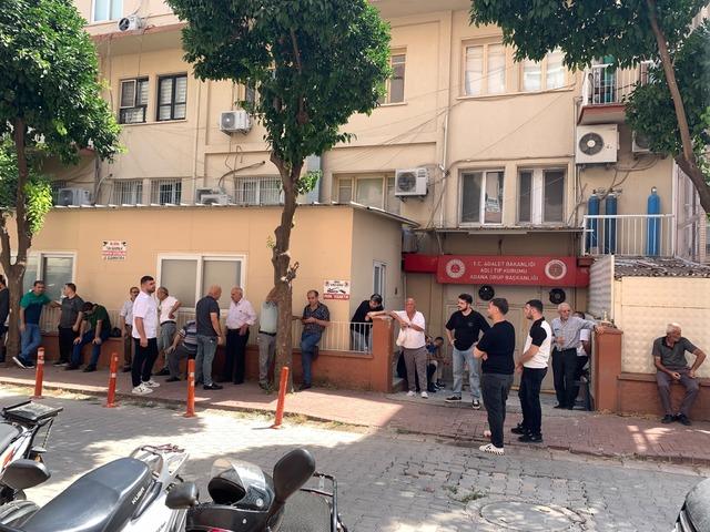 7 yaşındaki kızlarının g&ouml;z&uuml; &ouml;n&uuml;nde... Yastıkla y&uuml;z&uuml;n&uuml; kapatıp ateş etmiş 2