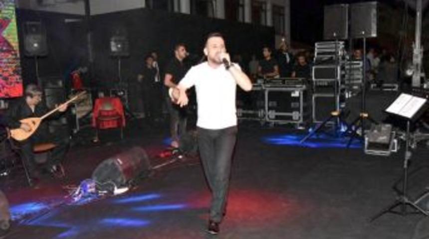 &Ouml;nce Konser, Sonra A&ccedil;ılış