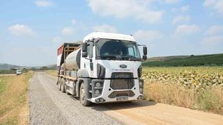 Tarsus’ta kırsal yollar sathi asfaltla yenileniyor