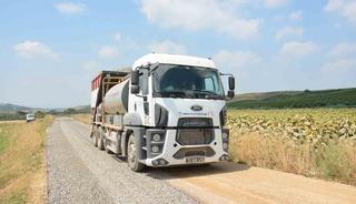 Tarsus&rsquo;ta kırsal yollar sathi asfaltla yenileniyor