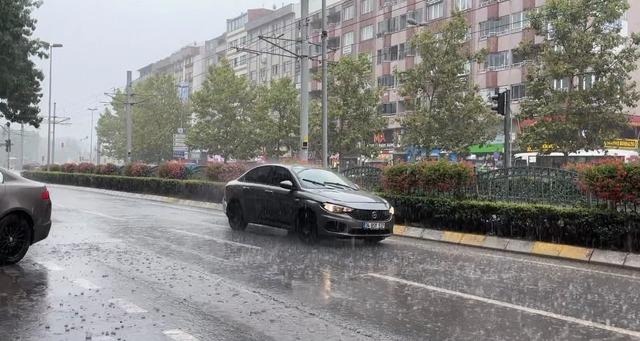 Kocaeli’de aniden bastıran sağanak hayatı olumsuz etkiledi 2