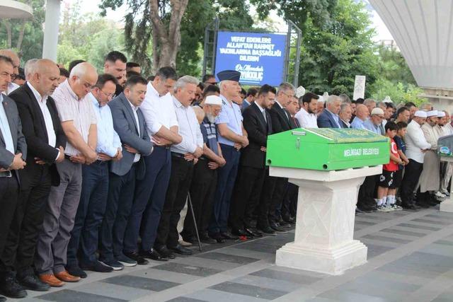 Bisikletten düşerek hayatını kaybeden özel kalem müdürü toprağa verildi 4