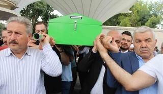 Bisikletten d&uuml;şerek hayatını kaybeden &ouml;zel kalem m&uuml;d&uuml;r&uuml; toprağa verildi