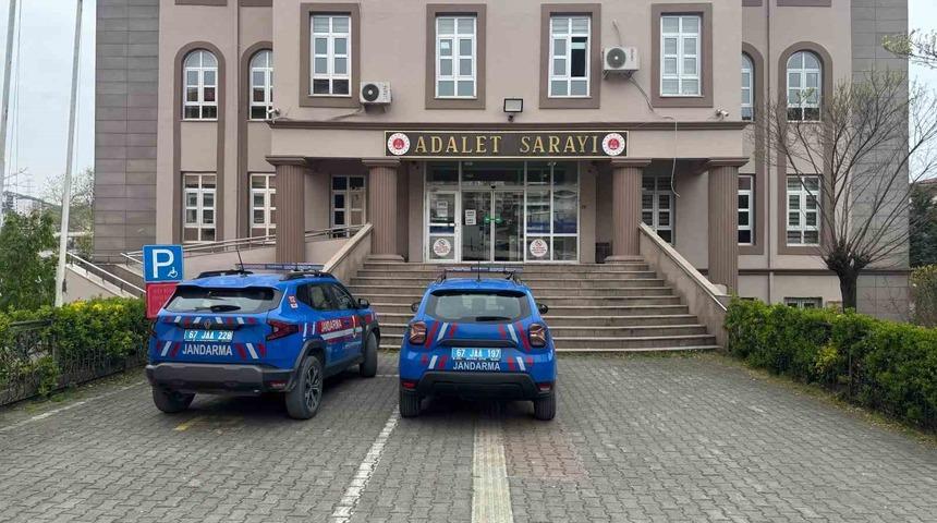 Bah&ccedil;eye kenevir ekti, ihbarla yakalandı