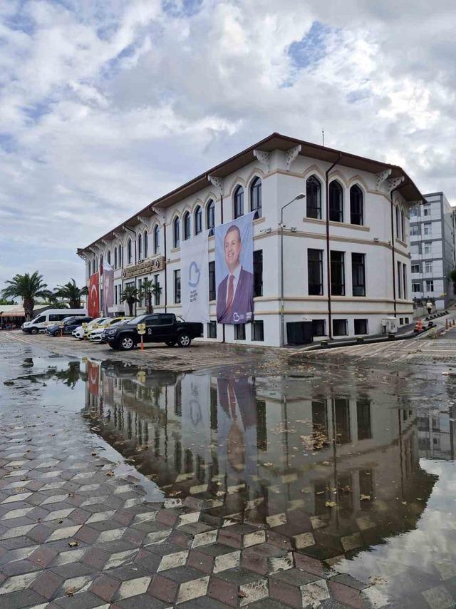 Bandırma’da sağanak sonrası cadde ve sokaklarda su birikintileri oluştu 2
