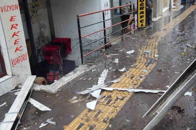 4&rsquo;&uuml;nc&uuml; kattan aşağı d&uuml;şt&uuml;, şans eseri &ouml;len ya da yaralanan olmadı 2