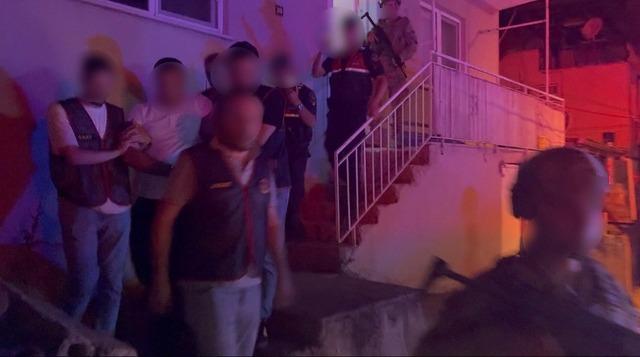 Denizli&rsquo;de 53 yılla aranan 2 firari JASAT&rsquo;ın sıkı takibinden ka&ccedil;amadı 5