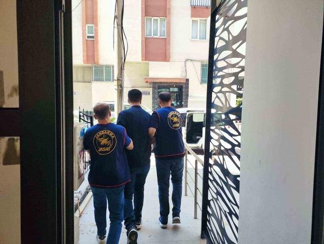 Denizli&rsquo;de 53 yılla aranan 2 firari JASAT&rsquo;ın sıkı takibinden ka&ccedil;amadı 4