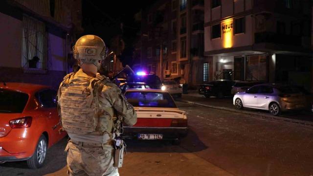 Denizli’de 53 yılla aranan 2 firari JASAT’ın sıkı takibinden kaçamadı