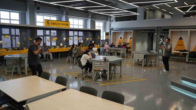 KBÜ’de lise öğrencileri dijital üretim ve yapay zeka eğitimi alıyor 2