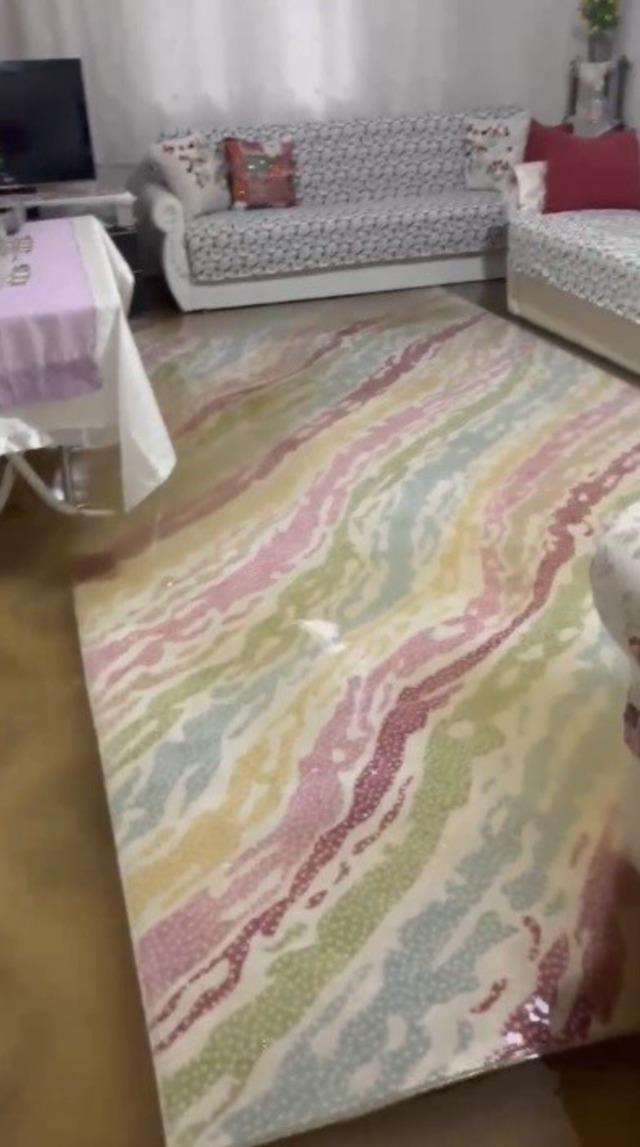 Osmaniye&rsquo;de sel sularına kapılan iş makinesi dereye devrildi 2