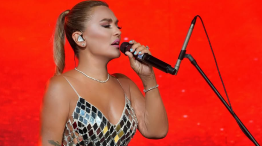 Demet Akalın son konserinde tacize uğradı! ''Elleme, sıkma gibi bir şey yok''''