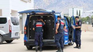 Kozan’da ‘yağma’ suçundan aranan firariler jandarma operasyonu ile yakalandı