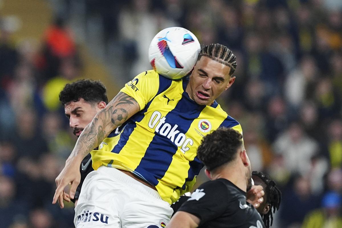 Fenerbahçeli isim yönetime resti çekti! Oynamasam da maaşımı alırım 2