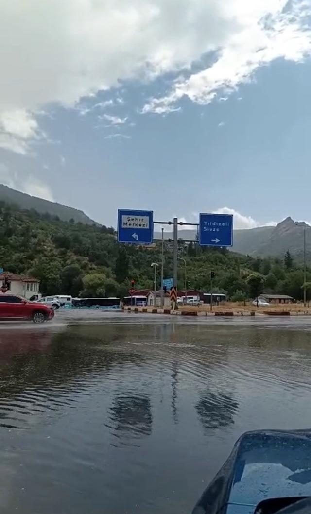 Tokat&rsquo;ta fırtına ve sağanak hayatı olumsuz etkiledi 3