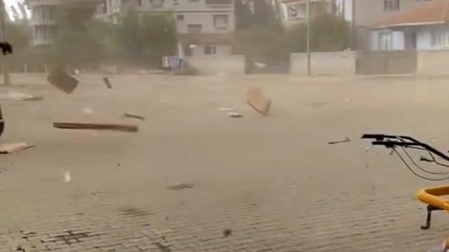 Tokat’ta fırtına ve sağanak hayatı olumsuz etkiledi