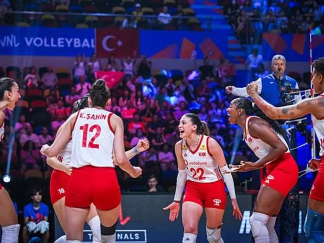 Filenin Sultanları, Çin'e set vermedi finale yükseldi!