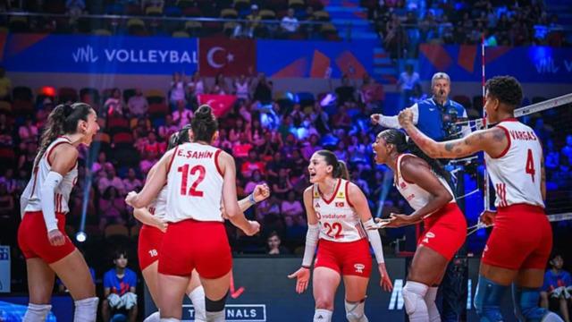 Filenin Sultanları, Çin'e set vermedi finale yükseldi!