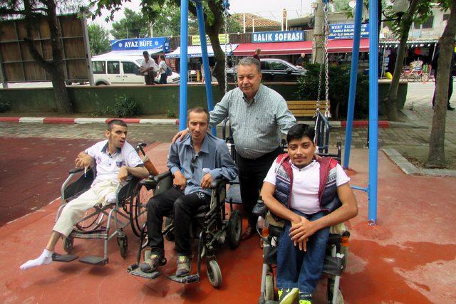Şarköy'deki parka engelli salıncağı