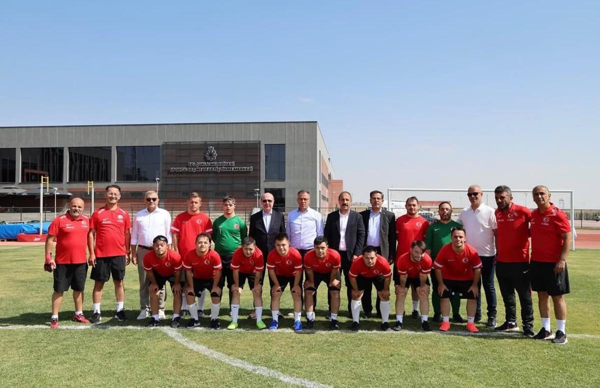 Down Futsal Milli Takımı’nın Genuine Cup için ABD’ye yolculuğu başladı 1