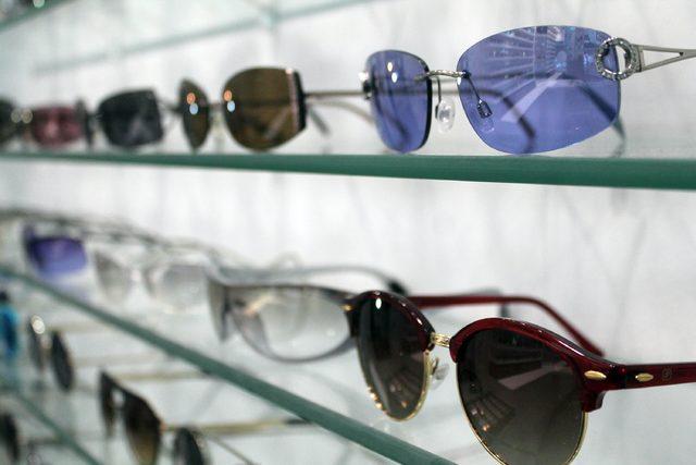 Ucuz güneş gözlüklerinin camı, pet şişe malzemesinden üretiliyor