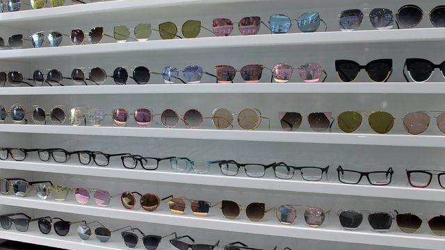 Ucuz güneş gözlüklerinin camı, pet şişe malzemesinden üretiliyor