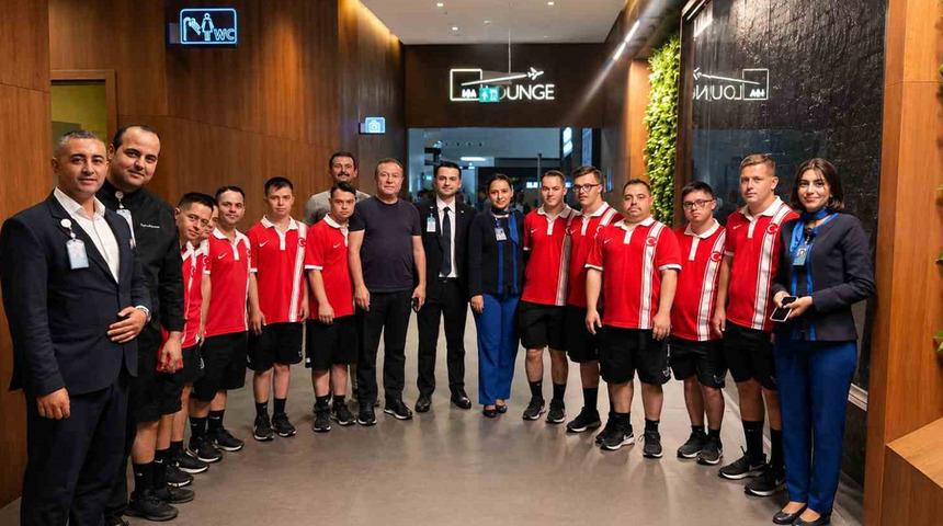 Down Futsal Milli Takımı&rsquo;nın Genuine Cup i&ccedil;in ABD&rsquo;ye yolculuğu başladı