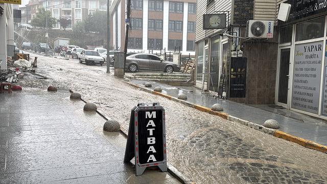 Tokat'ta kuvvetli yağış ve fırtına! Hayat olumsuz etkilendi