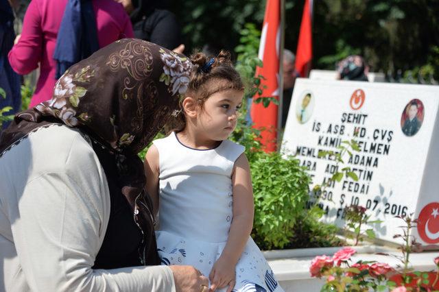 Adana'da arife gününde şehitliklere ziyaret