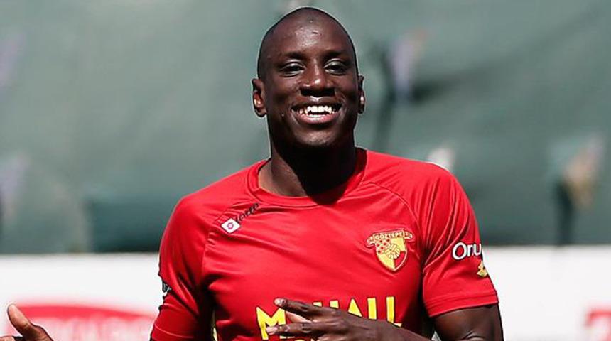 Demba Ba Çin'e döndü