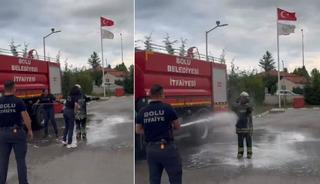 Bolu'da itfaiye stajının sonu sulu şakayla bitti