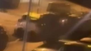 İngiltere'de askeri üste iki alkollü asker zırhlı araçla park halindeki taşıtlara çarptı