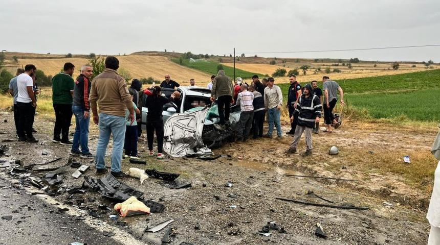 Kastamonu&rsquo;da &uuml;&ccedil; ara&ccedil; &ccedil;arpıştı: 1 &ouml;l&uuml;, 5 yaralı