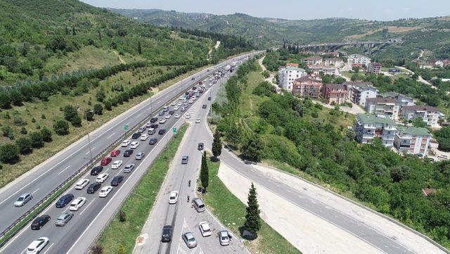 Kocaeli'nde bayram trafiği yoğunluğu