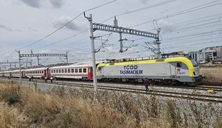 &Ccedil;erkezk&ouml;y'de yolcu treni raydan &ccedil;ıktı