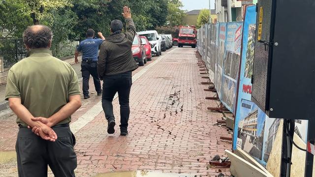 Avcılar'da şiddetli yağış! Yolda kayma oluştu
