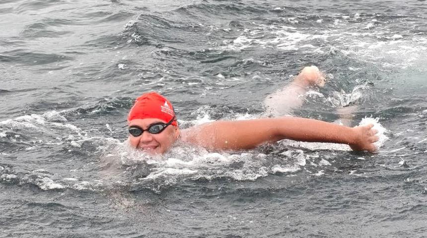 Otizmli y&uuml;z&uuml;c&uuml; Tuna Tunca&rsquo;dan Kuzey Kanalı&rsquo;nda tarihi başarı