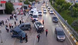 Van'da zincirleme trafik kazası: 1 yaralı