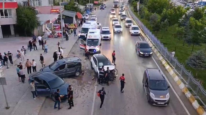 Van'da zincirleme trafik kazası: 1 yaralı