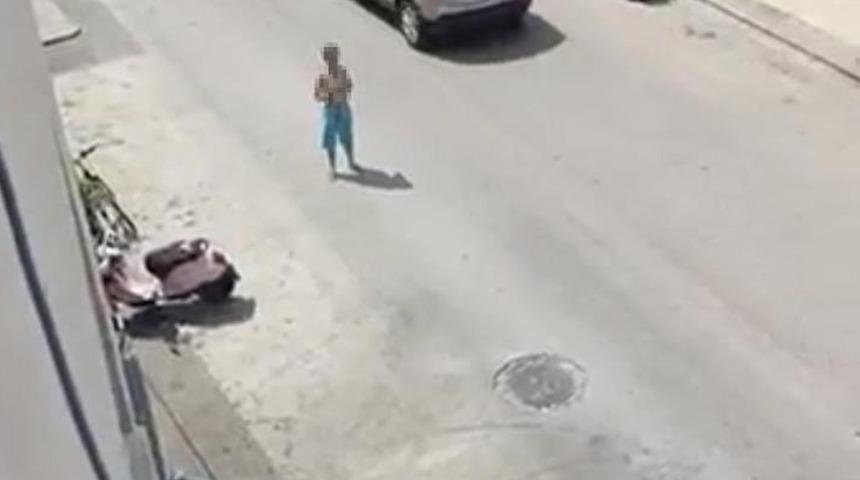 Yarı &ccedil;ıplak sokağa &ccedil;ıkan kadın daha sonra 3. kattan atladı