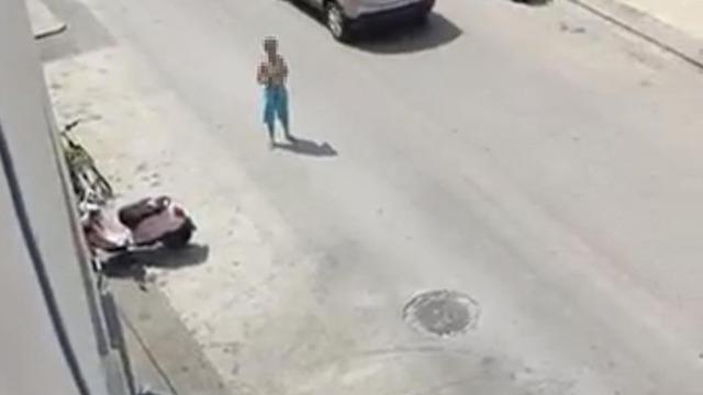 Yarı çıplak sokağa çıkan kadın daha sonra 3. kattan atladı