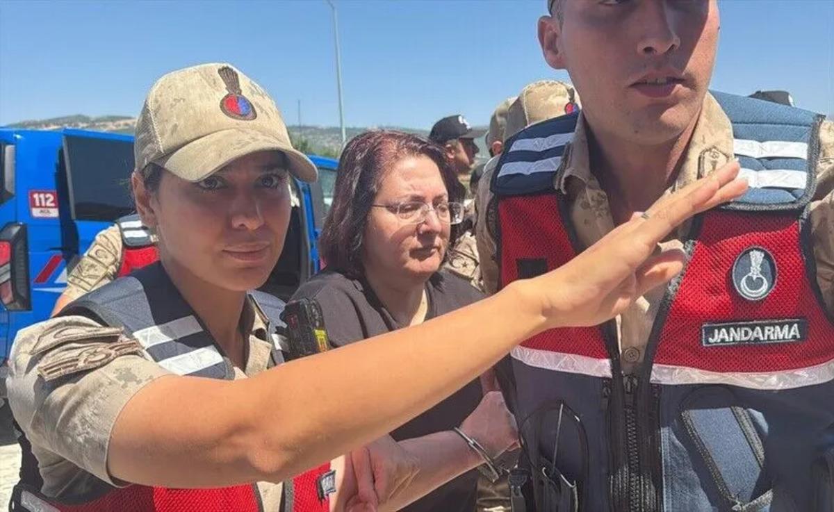 G&uuml;listan Doku dosyasında  4 koli  bilmecesi! Vali konutunda neler yaşandı? "Hemen &ccedil;ıkın" 1
