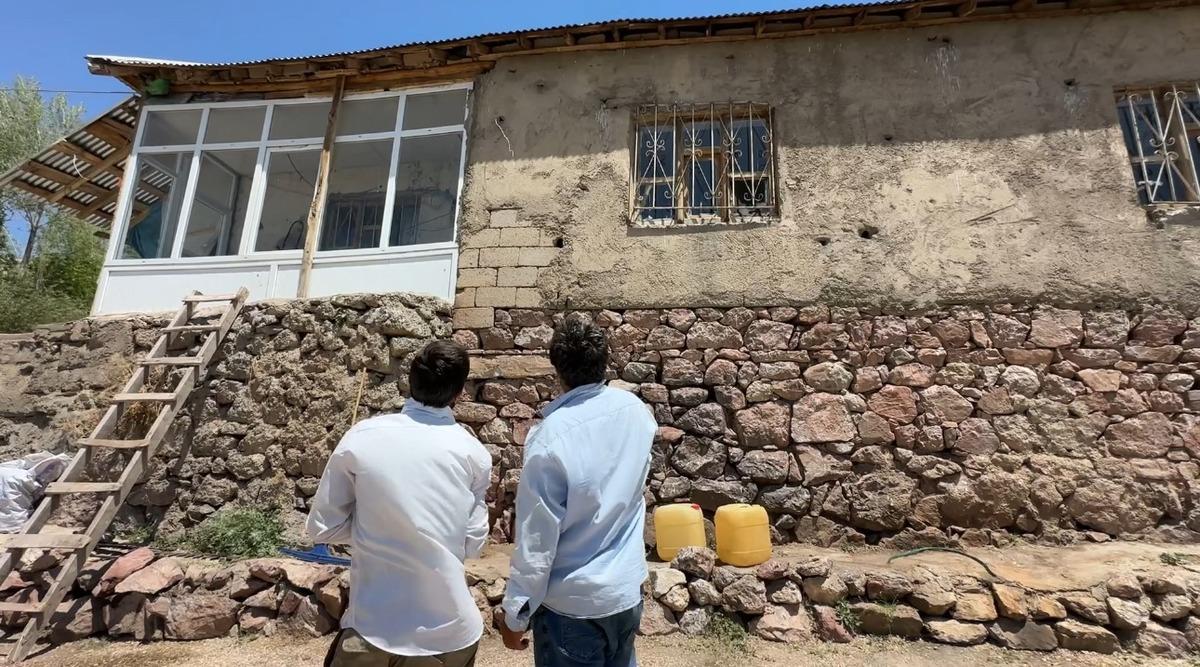 Evleri yılan yuvasına döndü! Mimarisi yılanları kendine çekiyor olabilir 1