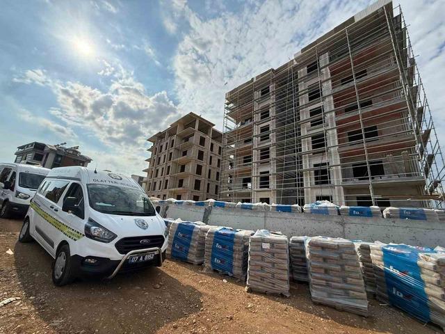 Antalya’da inşaatta üzerine beton blok düşen işçi hayatını kaybetti 4