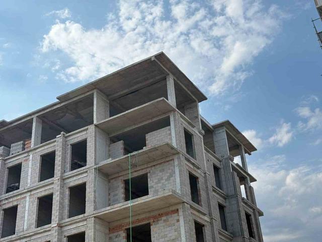 Antalya’da inşaatta üzerine beton blok düşen işçi hayatını kaybetti 1