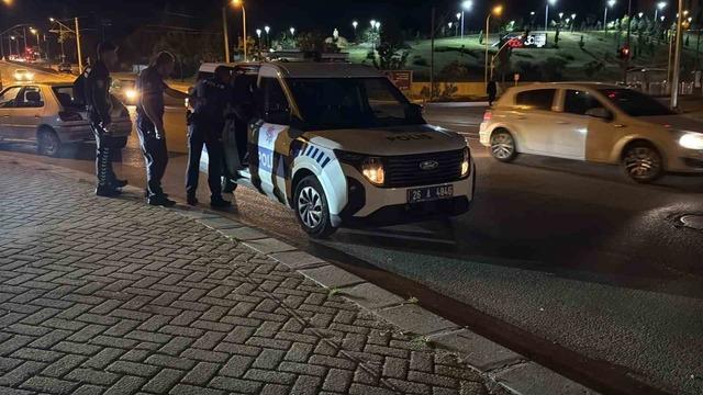 Otomobil ve motosiklet kafa kafaya çarpıştı: 2 yaralı 2