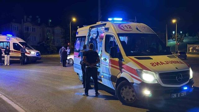 Otomobil ve motosiklet kafa kafaya çarpıştı: 2 yaralı 1