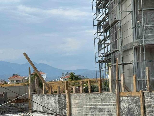 Antalya’da inşaatta üzerine beton blok düşen işçi hayatını kaybetti 3