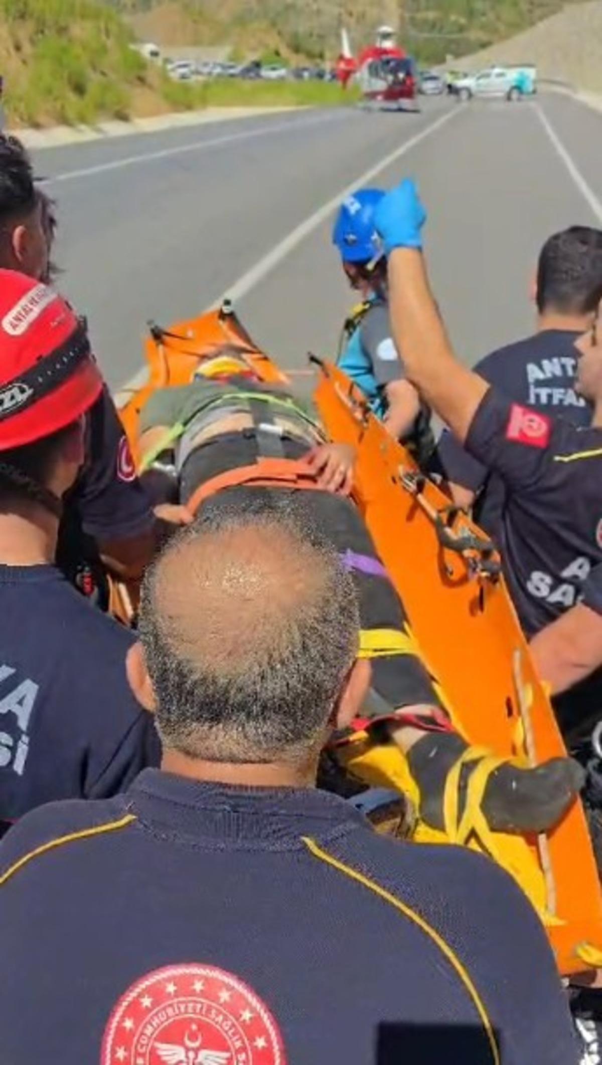 Son dakika | Biri hamile! Antalya da 7 kişili araç uçuruma yuvarlandı: 5 ölü, 2 yaralı 2
